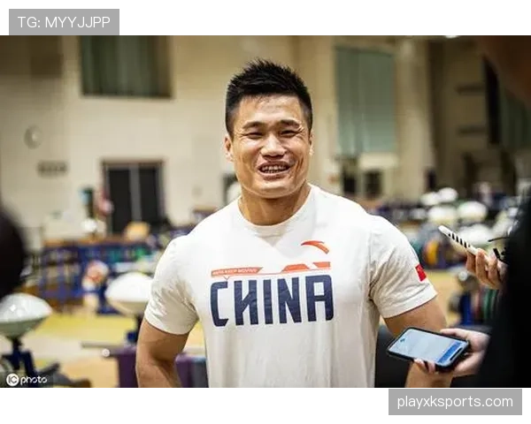 要是把吕小军扔进娱乐圈，他那些周末消费照片能开一档奢侈生活实录