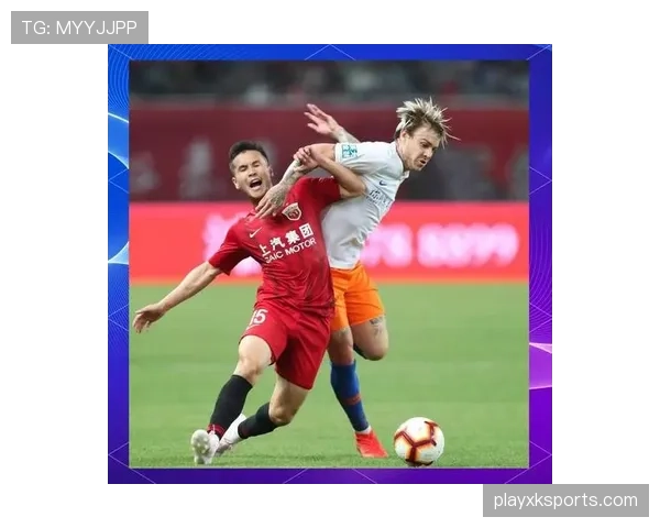 足球规则中合法冲撞的判罚标准与关键条件详解